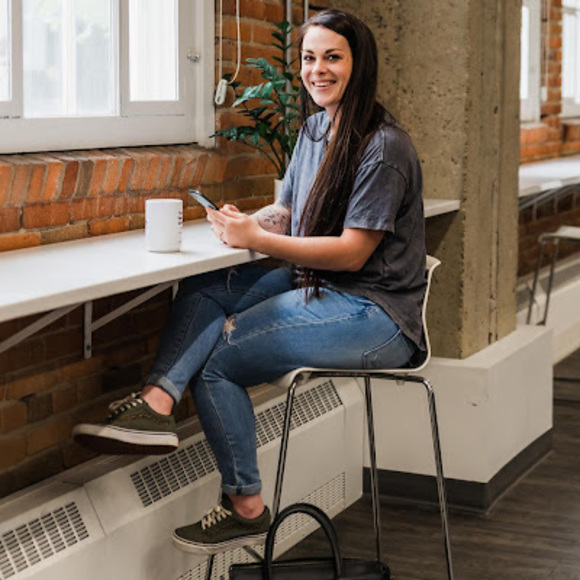 Meet your Posher, Amanda - Picture 1 of 1